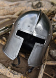 Barbute italienne, vers 1440 après JC, acier 2 mm